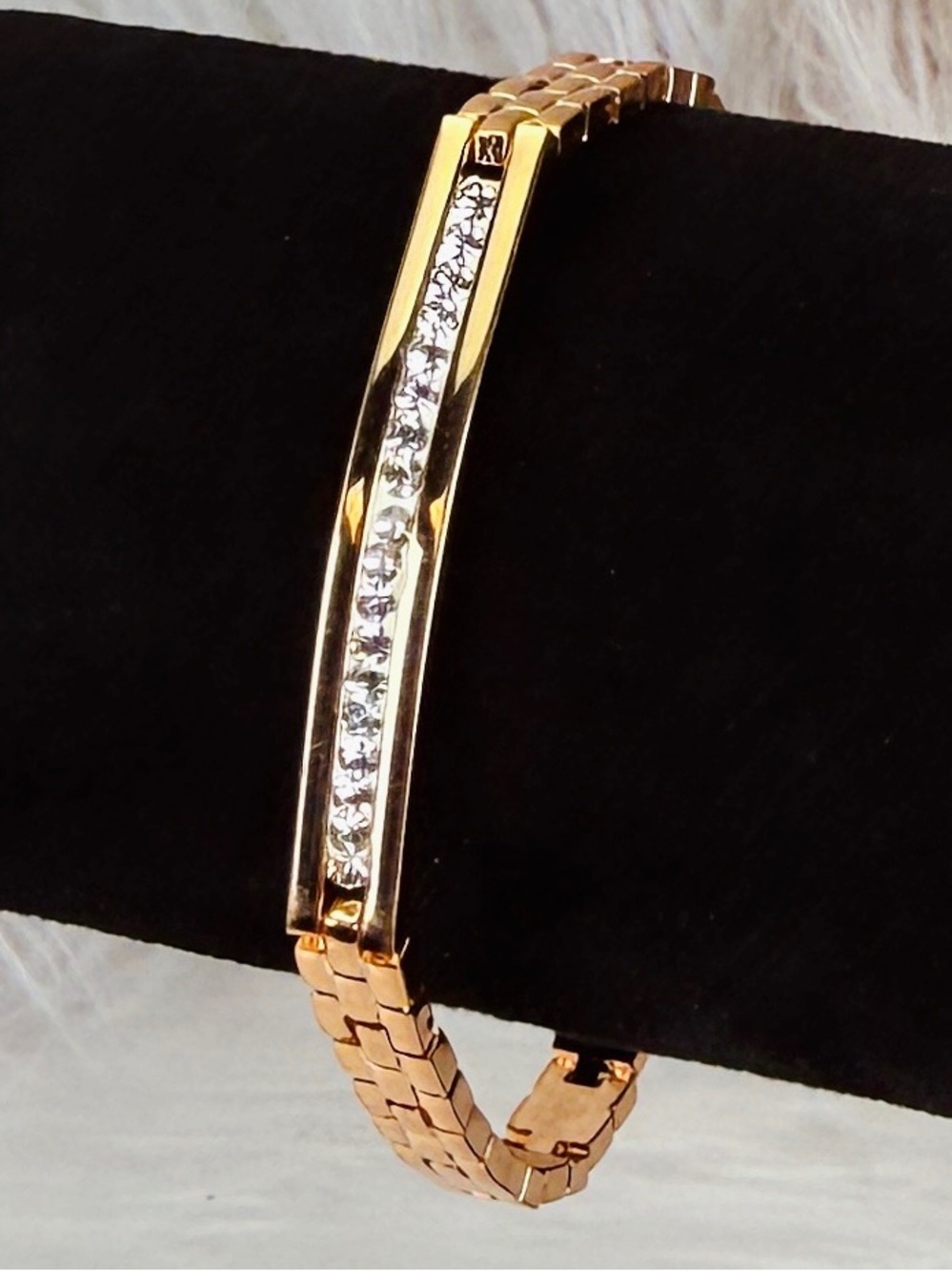 Elegant Goldtone Bracelet with Crystal Accent